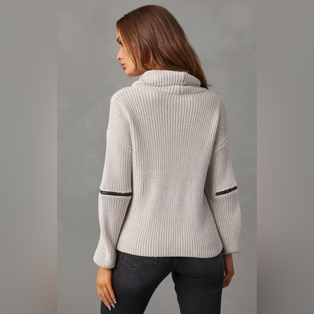 NWT - VICI - Shoreditch Cotton Blend Zip Sleeve
Knit Sweater - Size Large - Picture 4 of 9